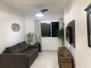 Smart TV - Private pool, close to the beach, and pet-friendly. (Guarujá)