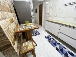 Interior - Private pool, close to the beach, and pet-friendly. (Guarujá)