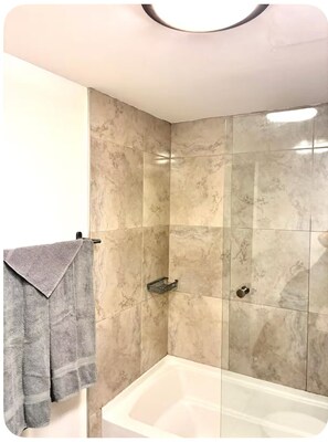 Hair dryer, towels, soap, toilet paper - Beach Apartment Sunny Isles Steps from the Beach (Sunny Isles Beach)
