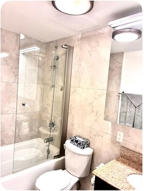 Hair dryer, towels, soap, toilet paper - Beach Apartment Sunny Isles Steps from the Beach (Sunny Isles Beach)