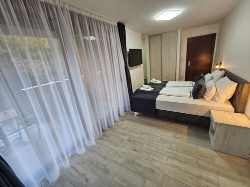1BDR apartment, shared pool, kitchen, balcony, C21