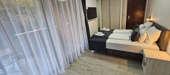 1BDR apartment, shared pool, kitchen, balcony, C21