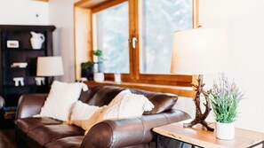Smart TV y chimenea 