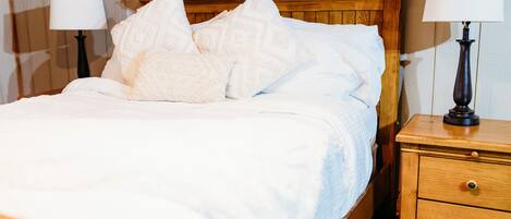 4 bedrooms, desk, free WiFi, bed sheets