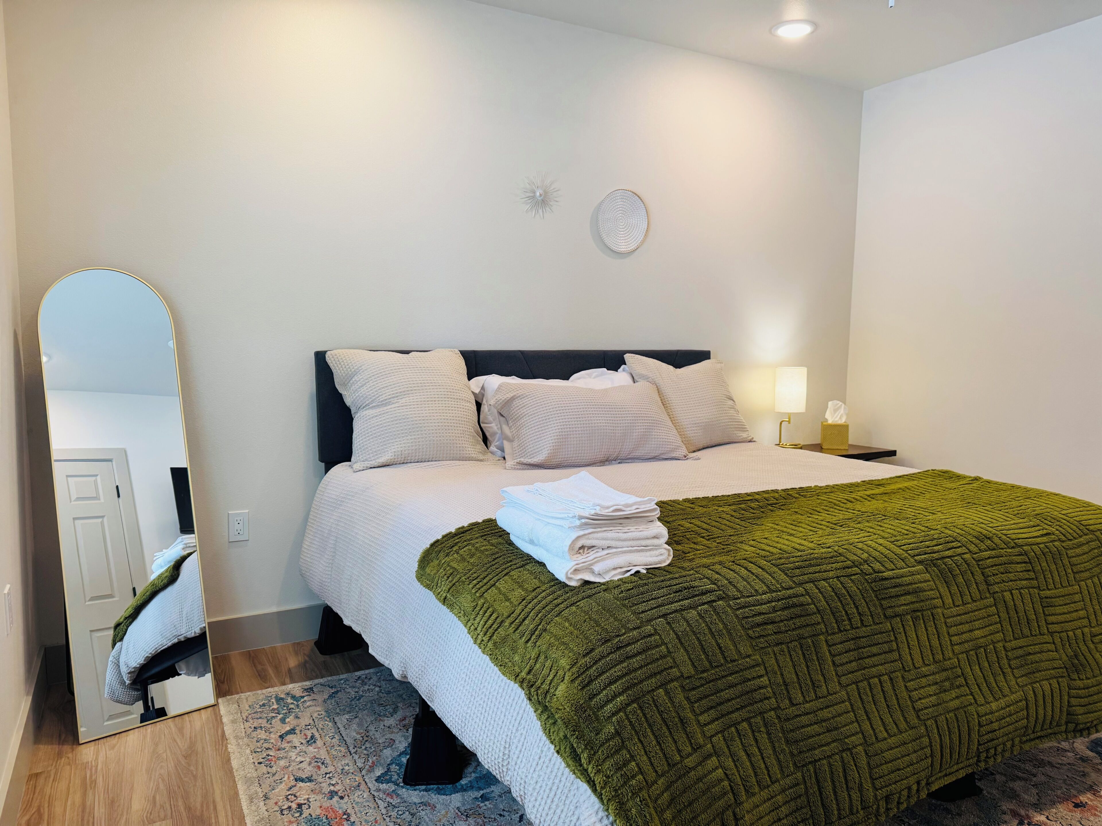 2 bedrooms, iron/ironing board, WiFi, bed sheets