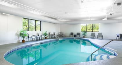 Accessible Suite w/ Kitchen, Breakfast, & Pool!