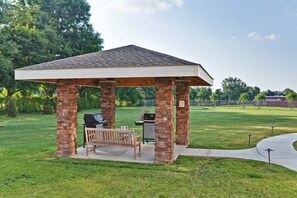 Property grounds - Accessible Suite w/ Kitchen, Breakfast, & Pool! (West Seneca)