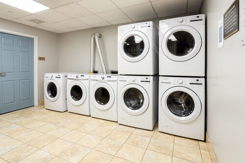 Convenient Queen Studio w/ Full Kitchen Nr Buffalo
