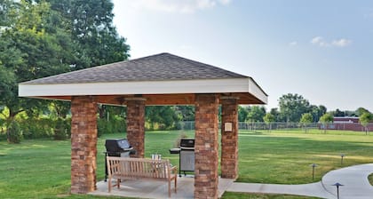 ADA Studio in Buffalo w/ Kitchen & Bathtub