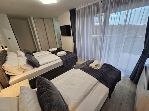 1BDR apartment, shared pool, kitchen, balcony, C22