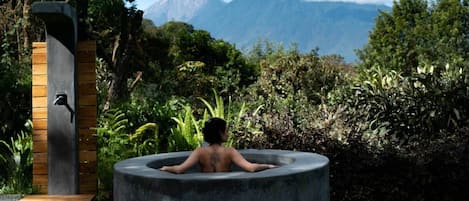 Outdoor spa tub