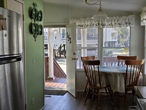 Dining - Fantastic 3-bedroom mobile home with AC in Ocean Lakes Campground Myrtle Beach (Myrtle Beach)