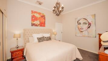 4 bedrooms, free WiFi, bed sheets
