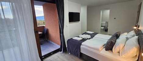 1 bedroom, iron/ironing board, travel cot, free WiFi
