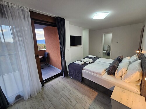 1BDR apartment, shared pool, kitchen, balcony, C23