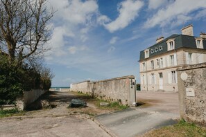 Property grounds - TinyBeach, a seafront studio in Asnelles (Saint-Côme-de-Fresné)