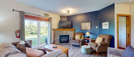 TV, fireplace