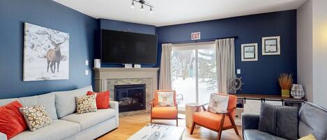 TV, fireplace