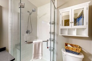 Towels - Stylish 2BDR Condo with Summer Pool (The Blue Mountains)