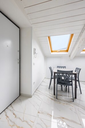 Dining - Cozy Slooping Rooftop (Arenaccia)