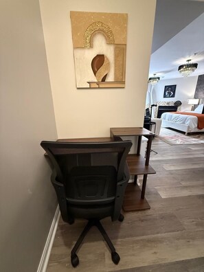 1 slaapkamer, een strijkplank/strijkijzer, wifi, beddengoed