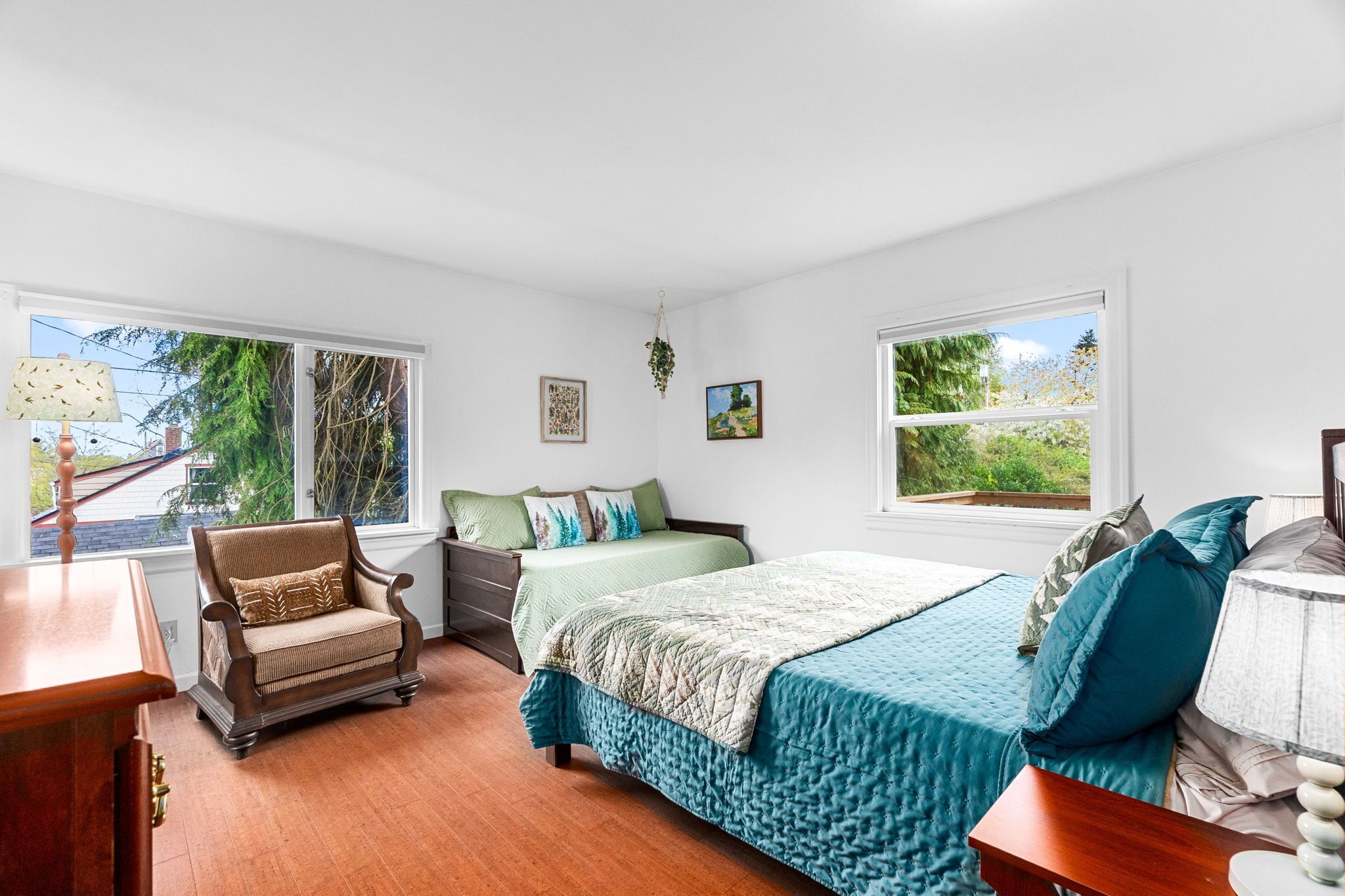 3 bedrooms, iron/ironing board, bed sheets