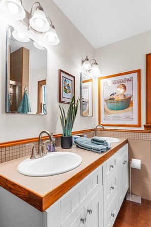 Bathroom - The Goldfinch West Olympia 3BR, single level, close to town, yard, dog friendly (Olympia)