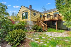 Exterior - The Goldfinch West Olympia 3BR, single level, close to town, yard, dog friendly (Olympia)