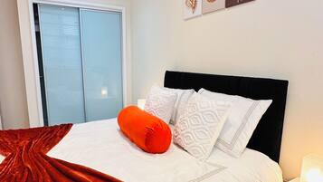 1 habitación, tabla de planchar con plancha, wifi y ropa de cama
