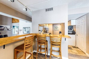 Dining - Charming Wintergreen Home | Minutes to BM Village (The Blue Mountains)