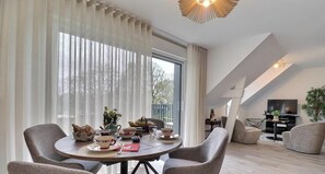 Dining - Vrbo Property (DINARD)