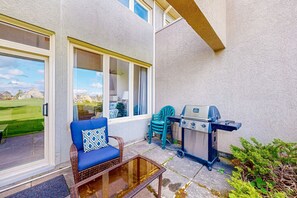 Terrace/patio - Relaxing Wintergreen Home | Golf/Mins to Blue (The Blue Mountains)