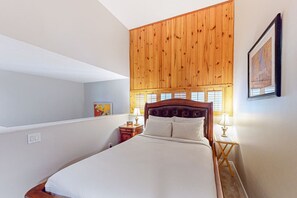 3 bedrooms, WiFi, bed sheets - Relaxing Wintergreen Home | Golf/Mins to Blue (The Blue Mountains)