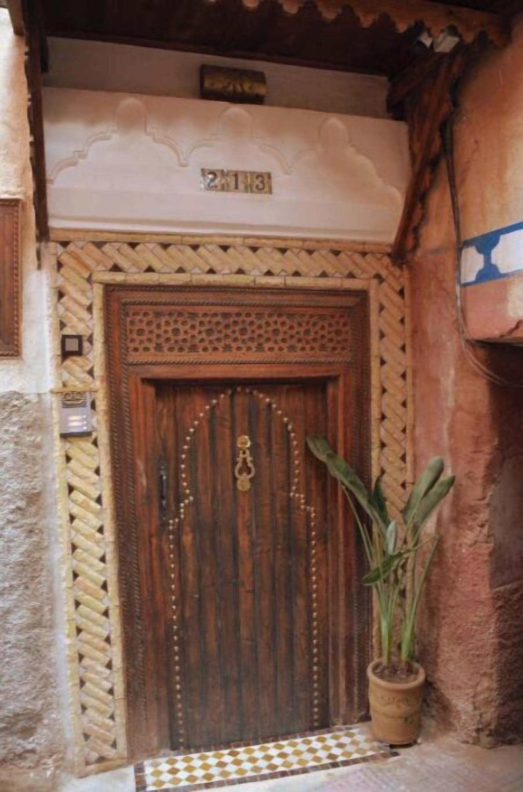 تفاصيل الفندق من الخارج