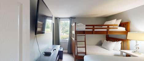 3 bedrooms, WiFi, bed sheets