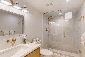 Towels - Luxury 3BDR Mountain Side Getaway, Steps to Blue! (The Blue Mountains)