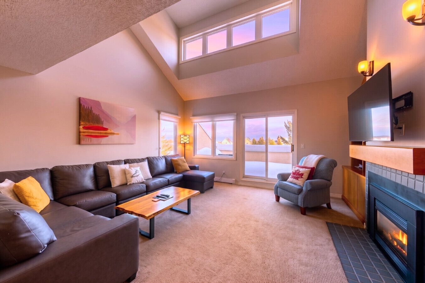 TV, fireplace