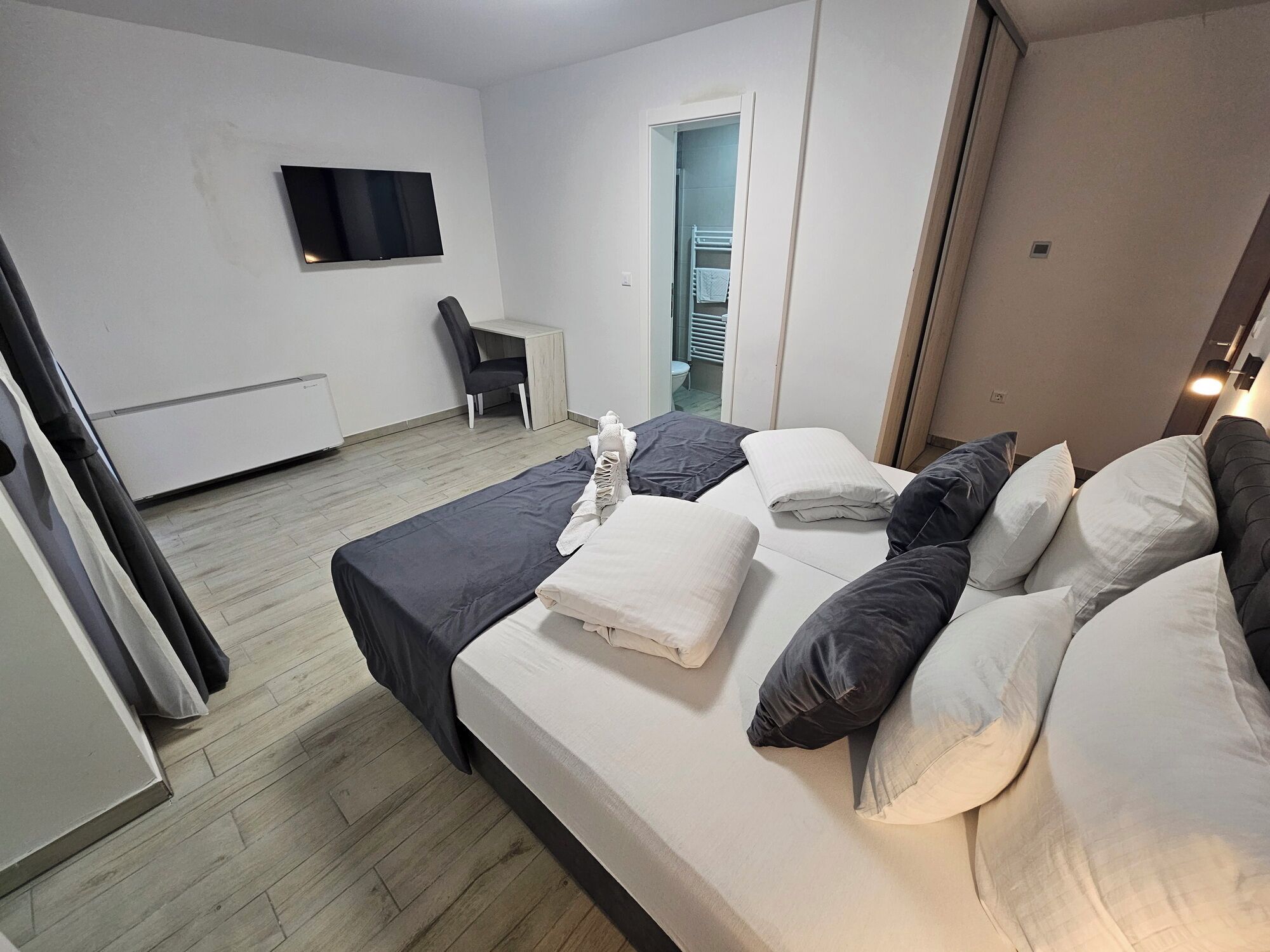 1 chambre, fer et planche à repasser, lit parapluie, Wi-Fi