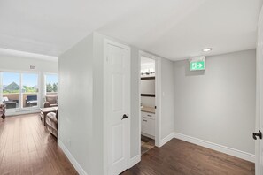 Interior - 3BDR Retreat, Sauna + Golf Course/Mountain Views (The Blue Mountains)