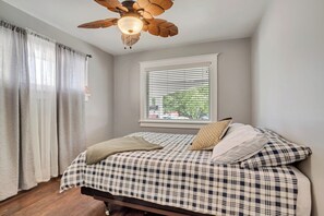 2 bedrooms, free WiFi, bed sheets - Cozy 2-bedroom main level of home, sleeps up to 6! (Provo)