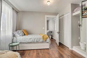 2 bedrooms, free WiFi, bed sheets - Cozy 2-bedroom main level of home, sleeps up to 6! (Provo)