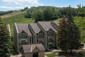 Exterior - Renovated 3BDR Family Condo | Slope-Side at Blue! (The Blue Mountains)