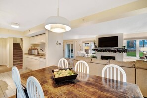 Dining - Cozy & Chic Mountain Getaway | Steps to BM Village (The Blue Mountains)