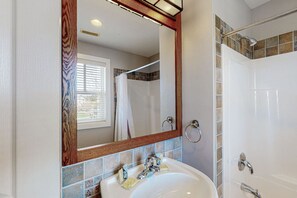 Hair dryer, towels - Golf-Side Retreat: Pond Views w/ Summer Pool (The Blue Mountains)