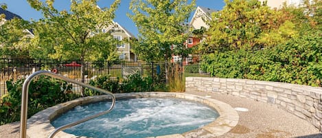 Bain à remous extérieur