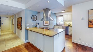 A modern kitchen with a central island, white cabinetry, and a stainless steel range hood. - Spacious Mountain Walk Home, Steps to Blue! (The Blue Mountains)