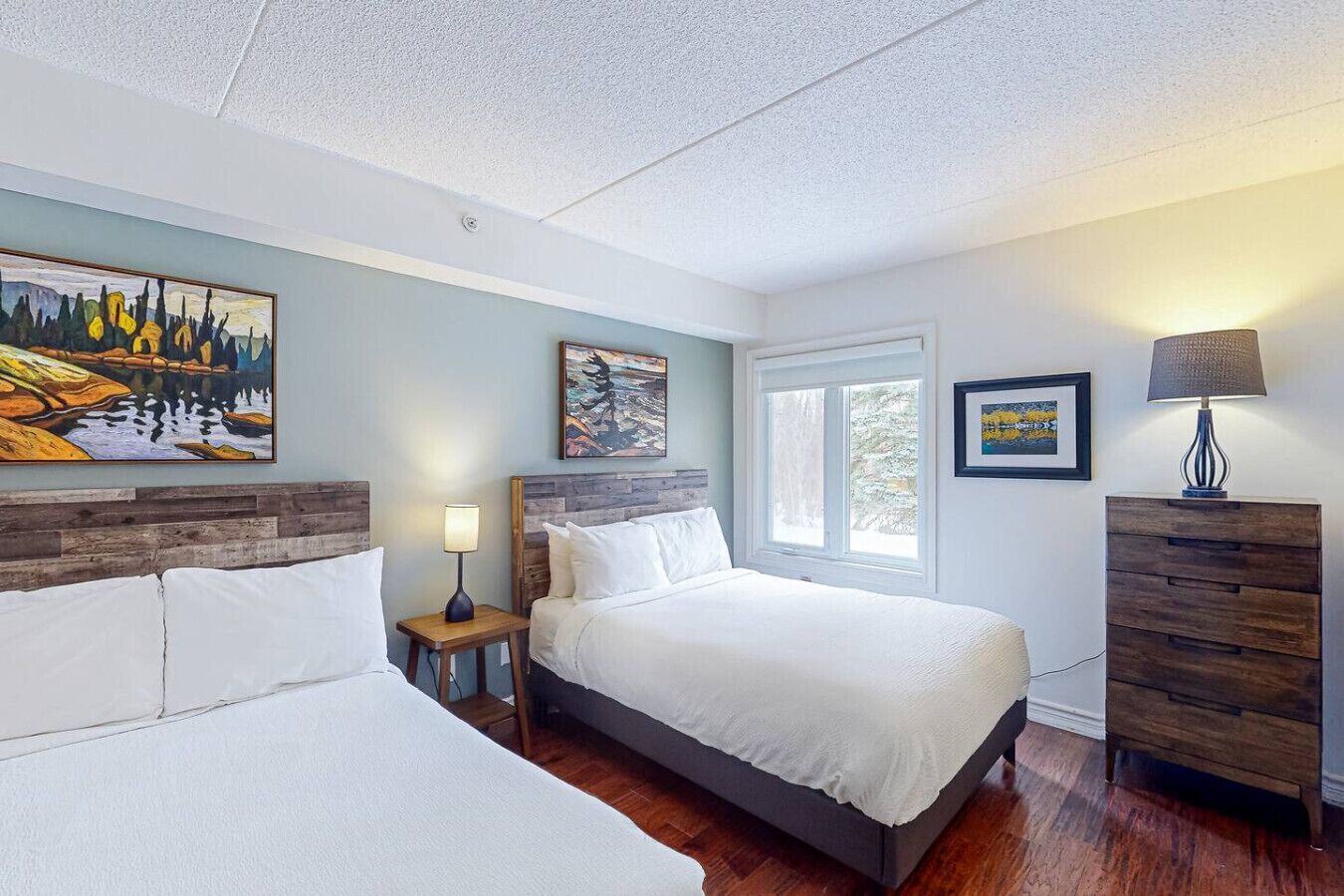 3 bedrooms, desk, WiFi, bed sheets