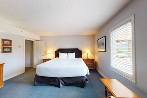 3 slaapkamers, een strijkplank/strijkijzer, wifi, beddengoed
