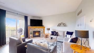 TV, fireplace