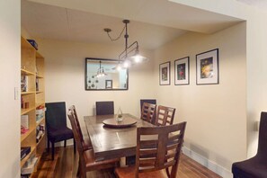Dining - 2BDR Family Getaway - Mountainside & Close to Blue (The Blue Mountains)